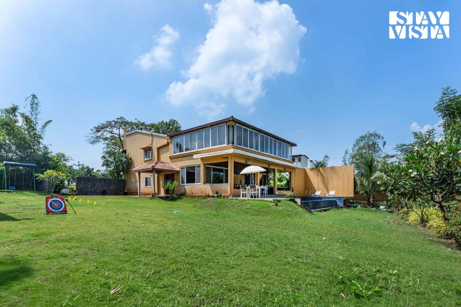 Stayvista At Countryside Meadows With Pool, Ac Púna Kültér fotó